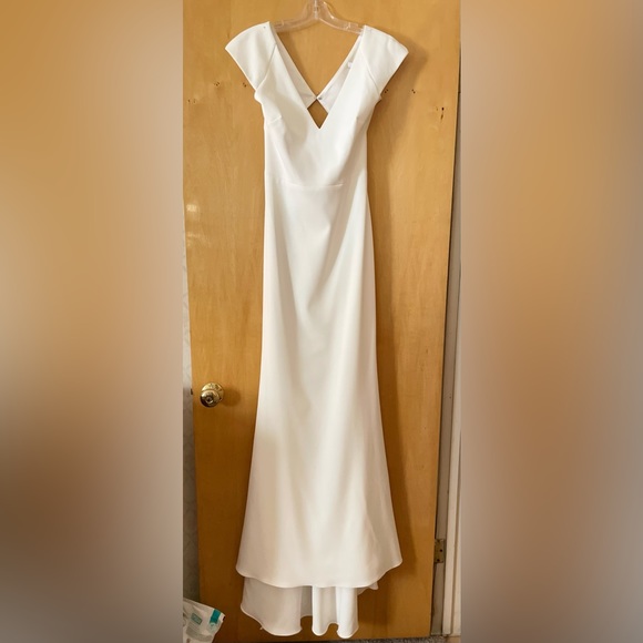 Badgley Mischka Dresses & Skirts - Beautiful classic Badgley Mischka bridal gown in white